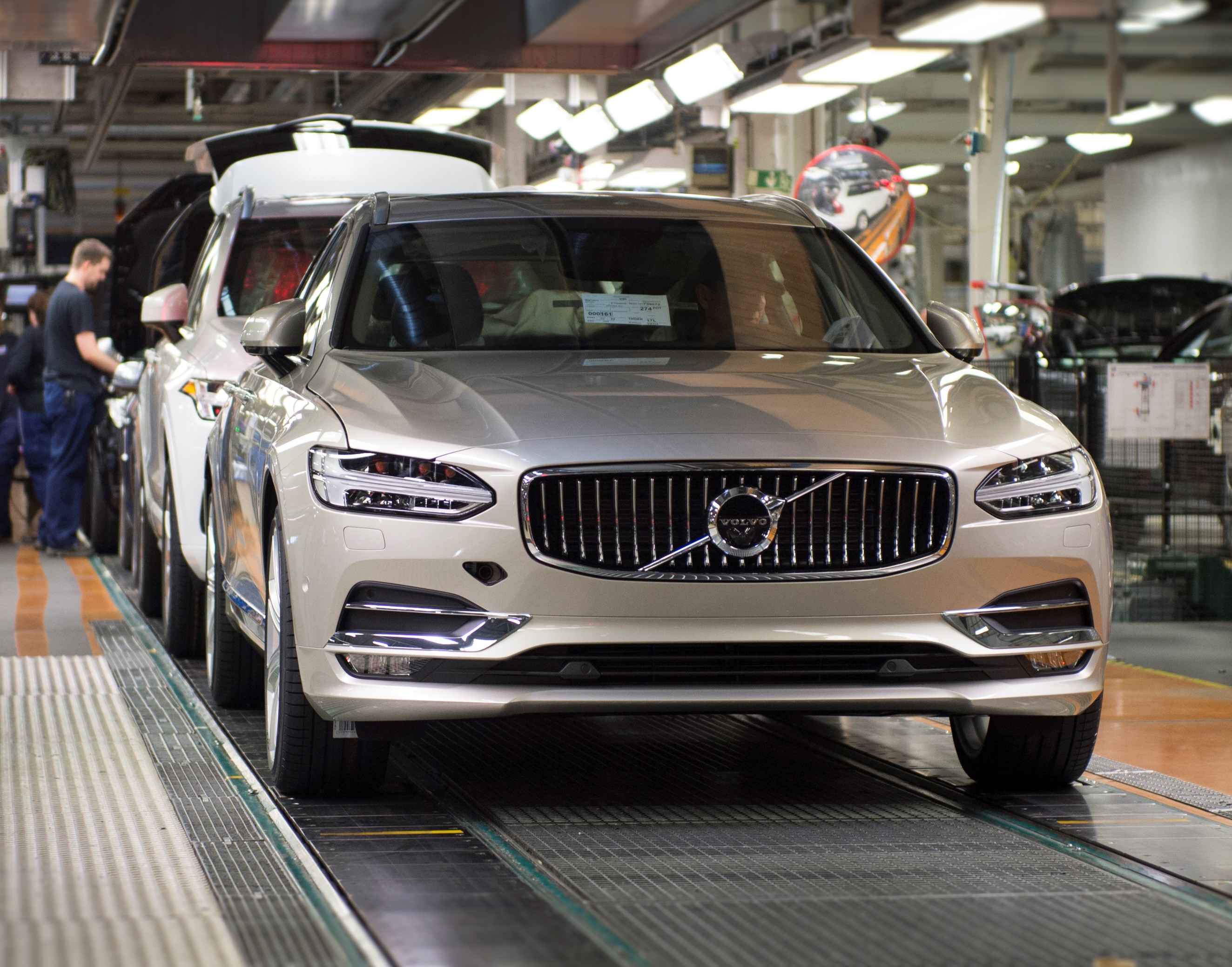 Volvo to stop output at Swedish and U.S. factories Automotive News Europe